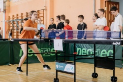 Стерлитамак: Новый теннисный стол от Башкирской содовой компании в каждую школу города