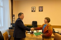 Уфа: Администрация города подписала соглашения о сотрудничестве с победителями конкурса грантов главы