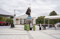 Киров: В городе открыли памятник великому князю Александру Невскому