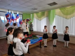 Астрахань: В школе № 13 появилась своя «Парта Героев»