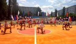 Волгоград: В городе обновилась спортплощадка еще одного учебного заведения