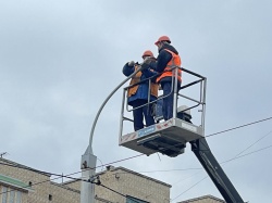 Балаково: В городе началась установка новых светильников 