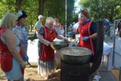 Астрахань: Около трех тысяч астраханцев отметили День рыбака в парке «XX лет Октября» в Трусовском районе