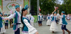 Нижний Новгород: В нижегородском парке «Швейцария» впервые прошёл татарский народный праздник «Сабантуй»