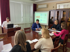Йошкар-Ола: Мэр города Евгений Маслов обсудил с депутатами постоянной комиссии по развитию городского хозяйства приобретение новой коммунальной техники