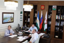 Уфа: Ратмир Мавлиев провел городской «Инвестчас» по перспективным проектам