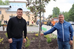 Уфа: Мэр города Ратмир Мавлиев открыл Аллею Просвещения