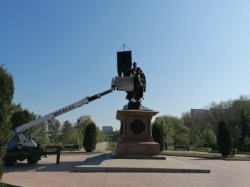 Самара: В рамках месячника по благоустройству выполнена очистка памятника Григорию Засекину
