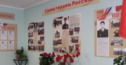 Ижевск: ​В школе № 68 открыли Стену памяти в честь бойца специальной военной операции Михаила Кузьмина