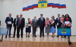 Оренбург: В Южном округе города открыли обновлённую Доску почета