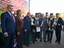 Казань: Раис Татарстана и мэр города осмотрели ярмарку-выставку сельскохозпродукции агропромышленного парка «Казань»
