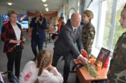 Астрахань: В школе №54 открыли Парту Героя