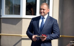Оренбург: Сергей Салмин вручил ключи от новых квартир детям-сиротам