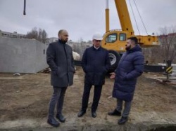 Астрахань: В городе строительство четырех детских садов продолжается и в праздники