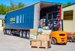 Нижнекамск: Семь тонн груза - строительные материалы и продукты питания отправили из города в подшефные города
