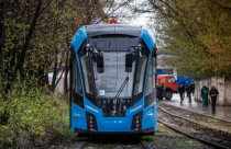 Саратов: Производственная компания "Транспортные системы" с двухнедельным опережением графика выполнила доставку в город последнего двухсекционного трамвая "Богатырь"