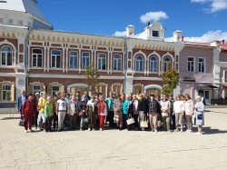 Стерлитамак: Пенсионеры из города на экскурсии в Бирске
