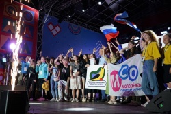 Игорь Комаров и Дмитрий Азаров наградили победителей молодежного форума ПФО «iВолга - 2022»