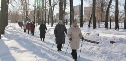 Нижний Новгород: Парк «Станкозавода», благоустроенный в рамках нацпроекта «Жилье и городская среда», стал местом притяжения любителей скандинавской ходьбы