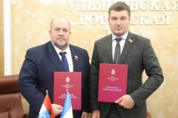 Ульяновск: Ульяновские депутаты подписали соглашение с парламентом Самары о сотрудничестве.