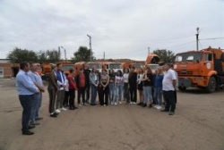 Астрахань: Астраханским школьникам провели экскурсию по предприятию «Чистый город»