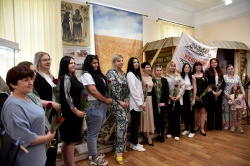 Балаково: В городе открылась третья фотовыставка «Жёны героев»