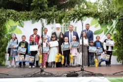 Ульяновск: Ещё более 20 ульяновских детей получили в подарок портфели и школьные принадлежности