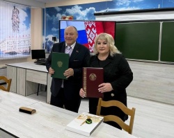 Уфа: Уфимская и минская школы подписали договор о сотрудничестве