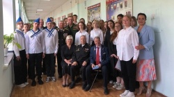 Киров: В школе № 16 открыли музейный стенд «Лица героев»