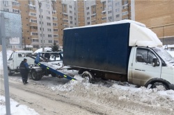 Чебоксары: В городе эвакуируют автомобили, препятствующие работе снегоуборочной техники