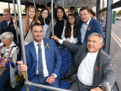 Казань: Раис РТ и Мэр города протестировали троллейбус нового поколения