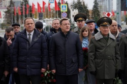 Самара: В городе открыли мемориальную доску командующему военным парадом 7 ноября 1941 года в Куйбышеве генералу Пуркаеву