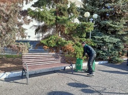 Саранск: В рамках акции «Чистый город» в городе продолжается монтаж лавочек и урн