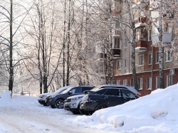 Казань: С нового года в городе запустят систему автоматической фиксации парковки в зеленых зонах дворов