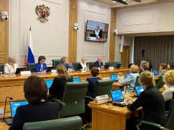 ВАРМСУ: В преддверии Дня местного самоуправления в Совете Федерации состоялась встреча в женщинами-главами
