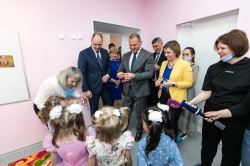 Оренбург: Денис Паслер и Сергей Салмин посетили новый детский сад в оренбургском поселке Пристанционный