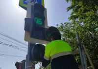 Волгоград: В городе началась установка бело-лунных секций светофоров