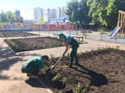 Саратов: В городском парке культуры и отдыха завершается обновление детской площадки