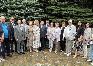 16 июня 2022 года в Саратове состоялось совместное заседание АГП и представителей общественных ветеранских организаций на тему: "Программы, меры и лучшие практики социальной поддержки жителей в городах Поволжья"